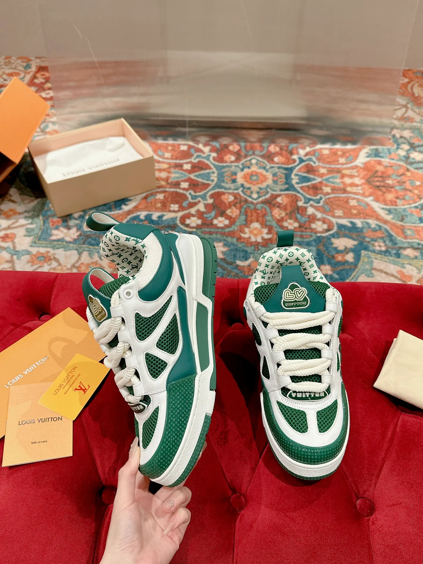 👟👟Ex-factory price 800👟👟 Louis Vuiton·Louis Vuitton🍀 🍀 LV Skate series bread shoes-skateboard shoes-basketball shoes-casual sports shoes top version🔝original purchase, development and production👍🏻[Fireworks] LV Skate has continued The View professional skateboard shoes since 2020. This style continues the fat version of the 90s. Designers added playful touches such as an open mesh tongue and exaggerated laces that pay homage to Axion, es and DC. Unlike your typical skate shoe, this LVSK8 sneaker is made from nubuck leather with TPU trim and Monogram texture. Finally, there are the logos on the heel and tongue as well as the floral pattern on the side. ☑️ Fabric: Original customized first-layer cowhide + breathable mesh ☑️ Lining: Original imported breathable mesh ☑️ Size: Female 35-40 Male 39-44 (Female 40, Male 45.46 customized, non-refundable)